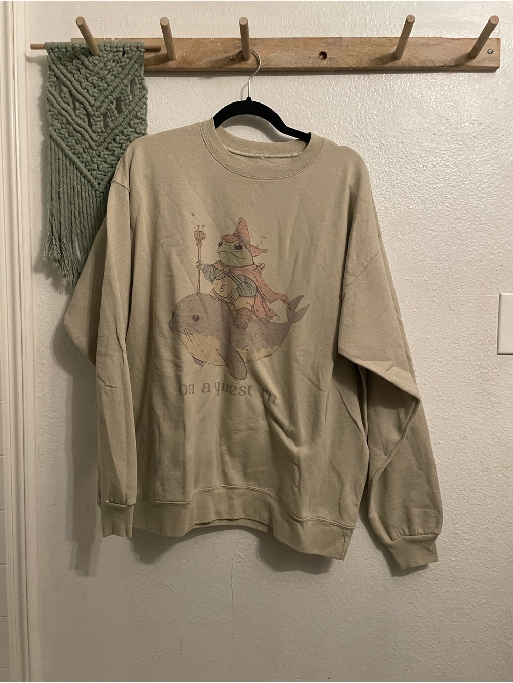 Beige Graphic Crewneck Sweater - 'On a Quest'